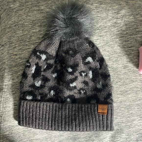 Gray cheetah, print beanie with pom-pom - Picture 1 of 1